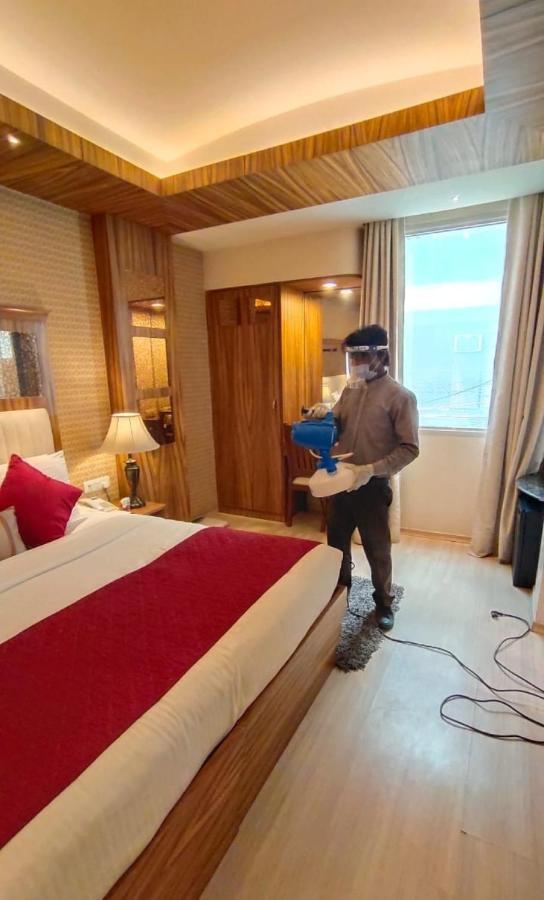 Clark International Hotel Delhi  Bagian luar foto