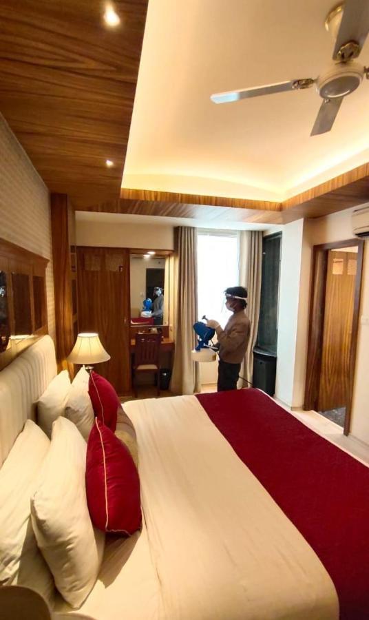 Clark International Hotel Delhi  Bagian luar foto
