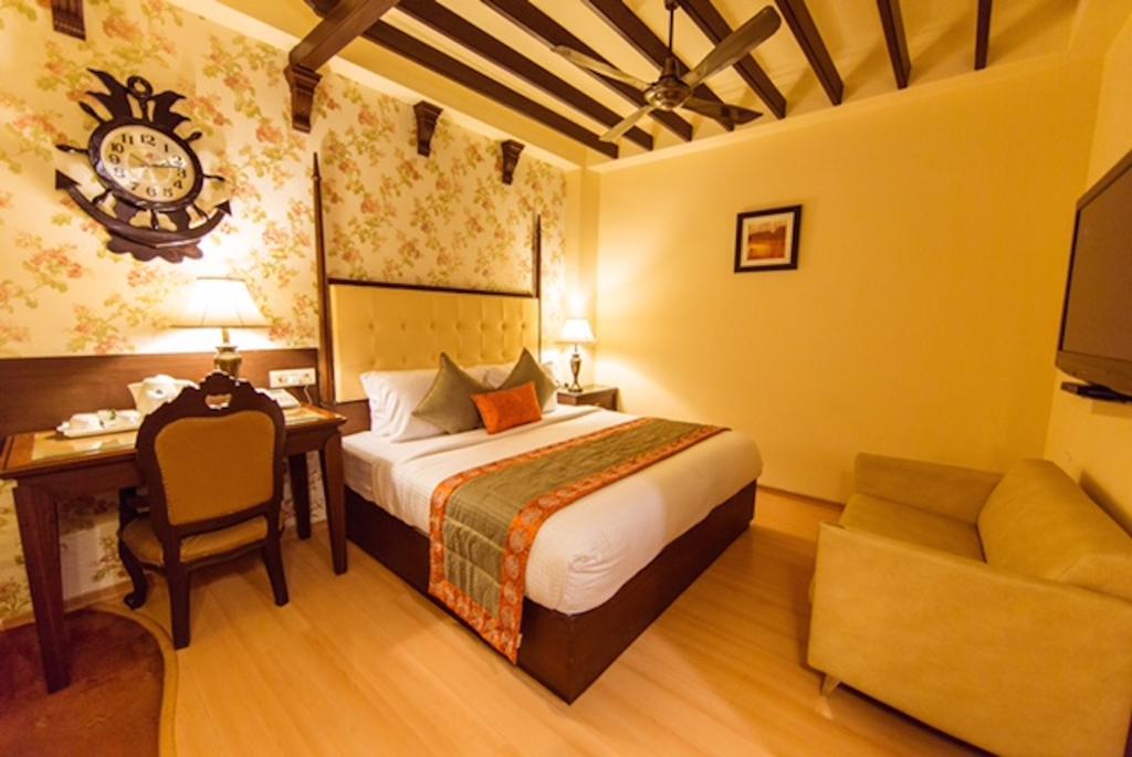 Clark International Hotel Delhi  Bagian luar foto