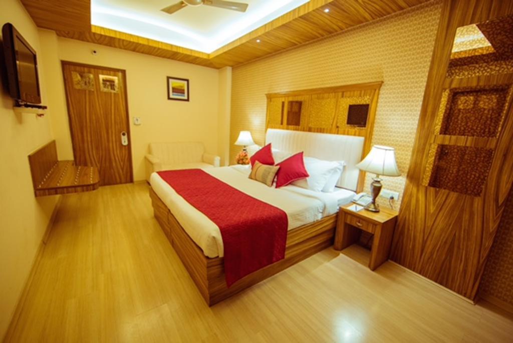 Clark International Hotel Delhi  Bagian luar foto