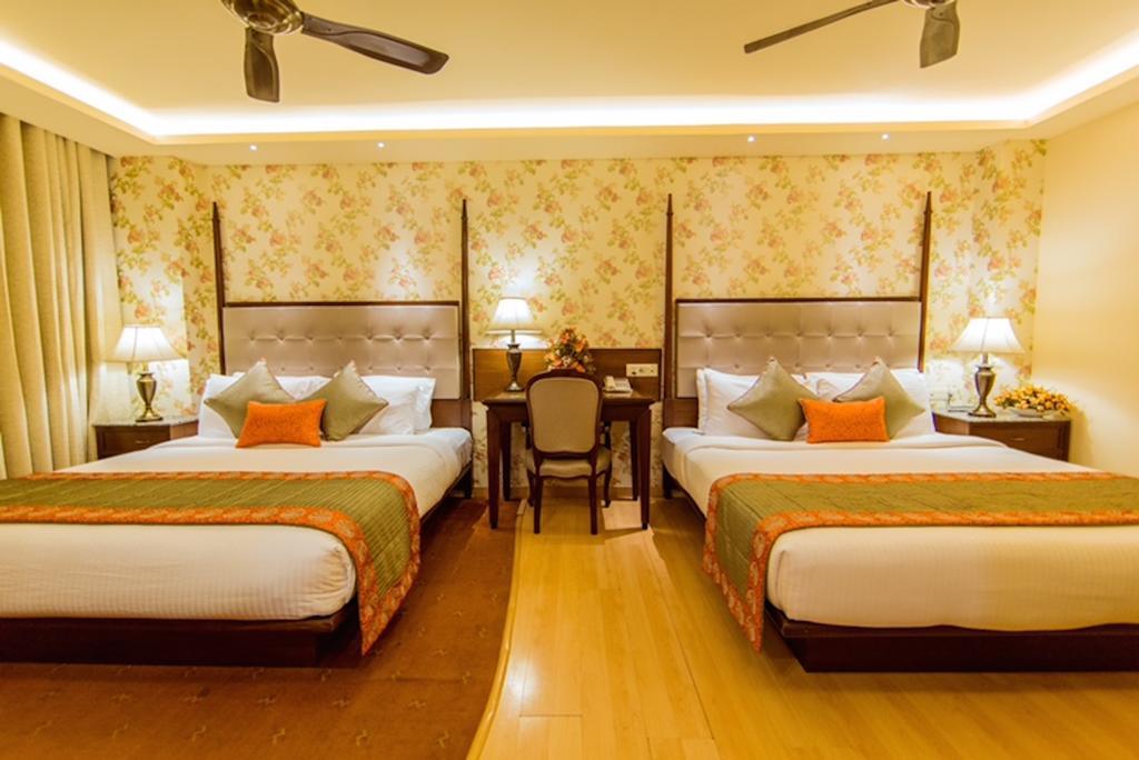 Clark International Hotel Delhi  Bagian luar foto