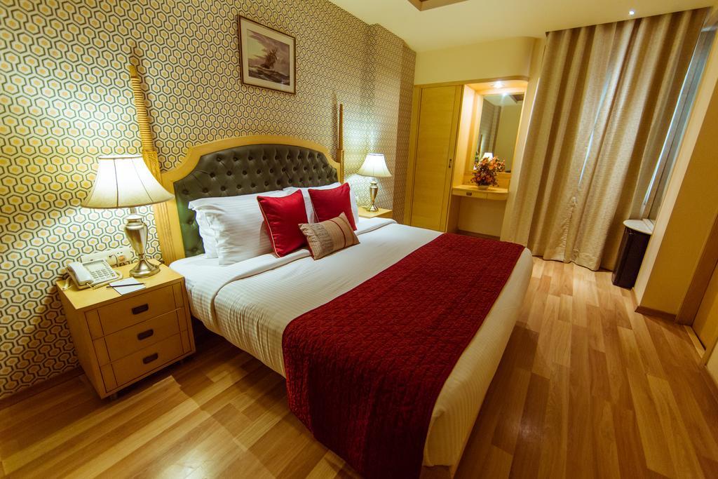 Clark International Hotel Delhi  Bagian luar foto