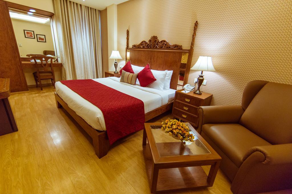 Clark International Hotel Delhi  Bagian luar foto