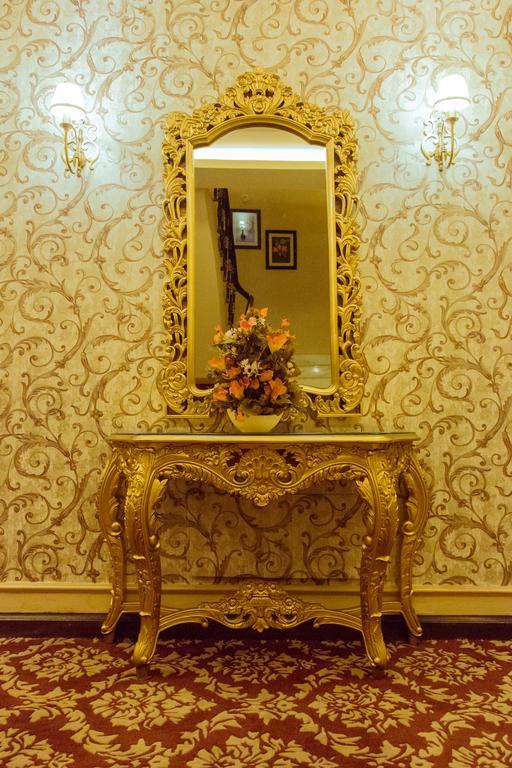 Clark International Hotel Delhi  Bagian luar foto