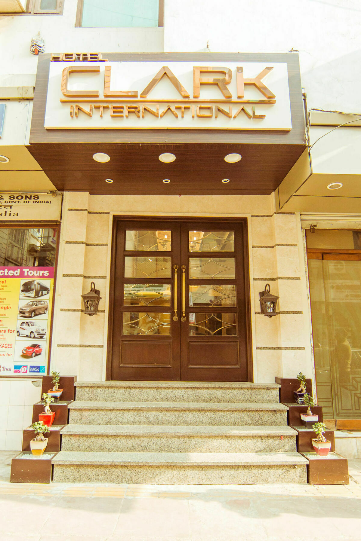 Clark International Hotel Delhi  Bagian luar foto
